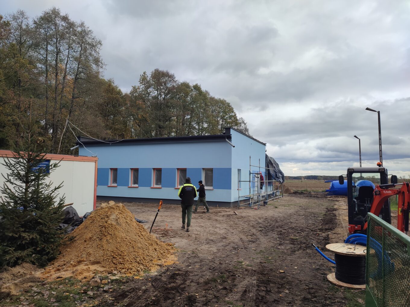 Widok budynku SUW w trakcie modernizacji